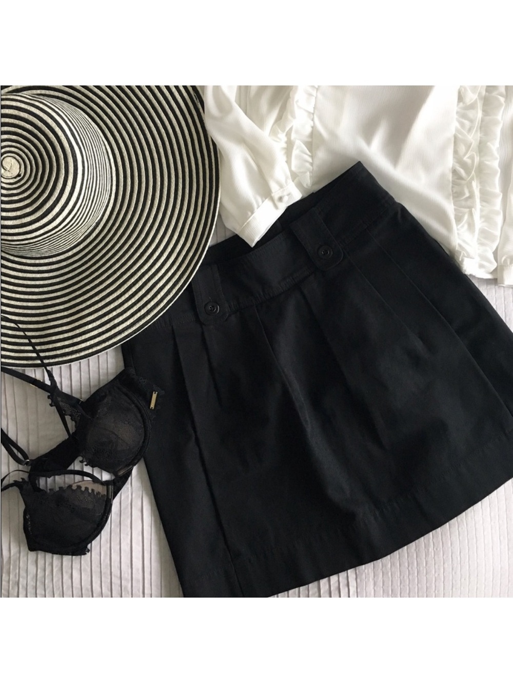 ANTHROPOLOGIE Genetta Black Pleated Mini Skirt size 2 NEW